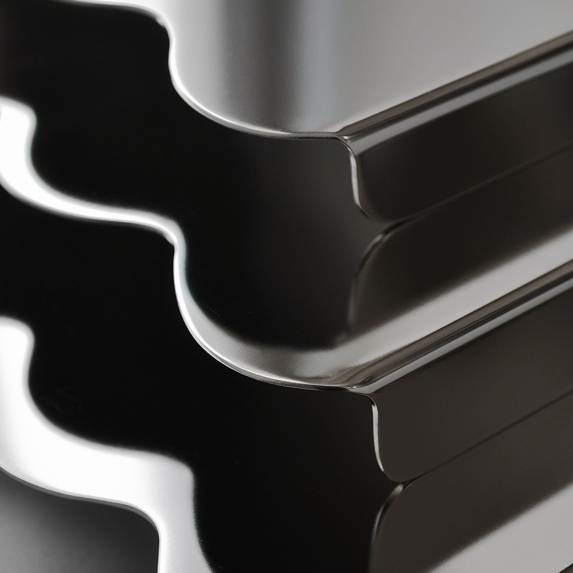 Close-up of the wavy edges of the stainless steel modern serving stands
